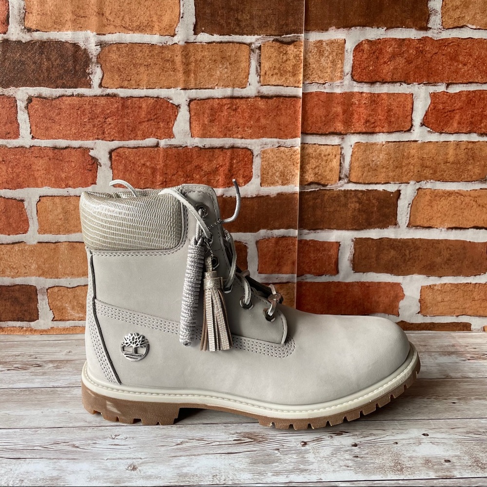 Timberland NEW Women's 6" Gray Boots A1UWF.